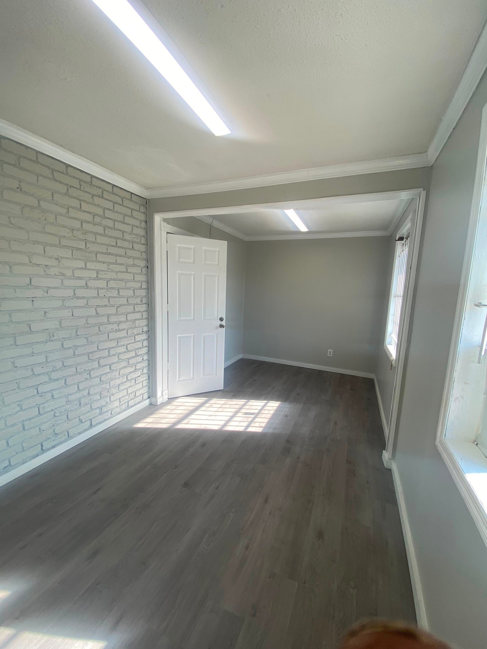 Acoustical ceiling and LED lighting installation by MTZ